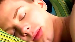 Young amateurs kyler ash and andrew austen anal breed hard