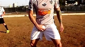 Jogo de futebol termina em suruba