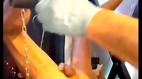 Training für deep fisting beginnt