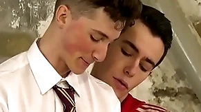 Twink in unvarying jacked off by his dominant dextrous