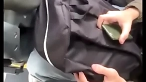 Fiquei de pau duro cara no busão ficou louco querendo pegar
