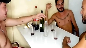 Cu de bêbadø gay não tem dono - ménage com amigos e dupla penetração (guilhermedott)