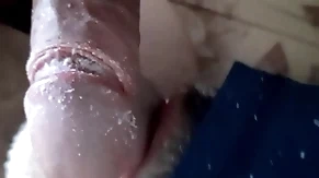 Flaco morboso me obliga a limpiarle la pija