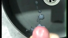 Jerking off a big dick in the bathroom! finished with moans! lots of cum! muscular straight guy!