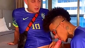 Eu e meu amigo joão comemoramos a vitória do brasil!