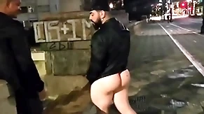 Varios homens safados  fodem na rua sem medo do perigo ( completo doll-sized red)
