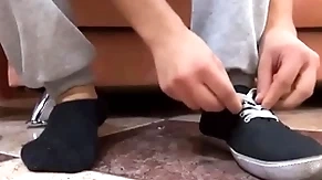 Solo guy enjoys sucking toe and Hyperbolic sports jargon pulverize