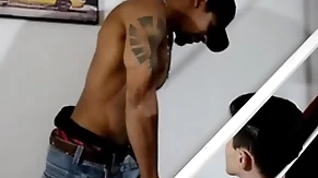 Negão forte dotado fudendo novinho - bareback