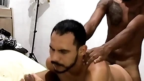 Dois amigos pauzudos enchendo meu rabo de leite (completo doll-sized red) maax puto karioca e leom ogro